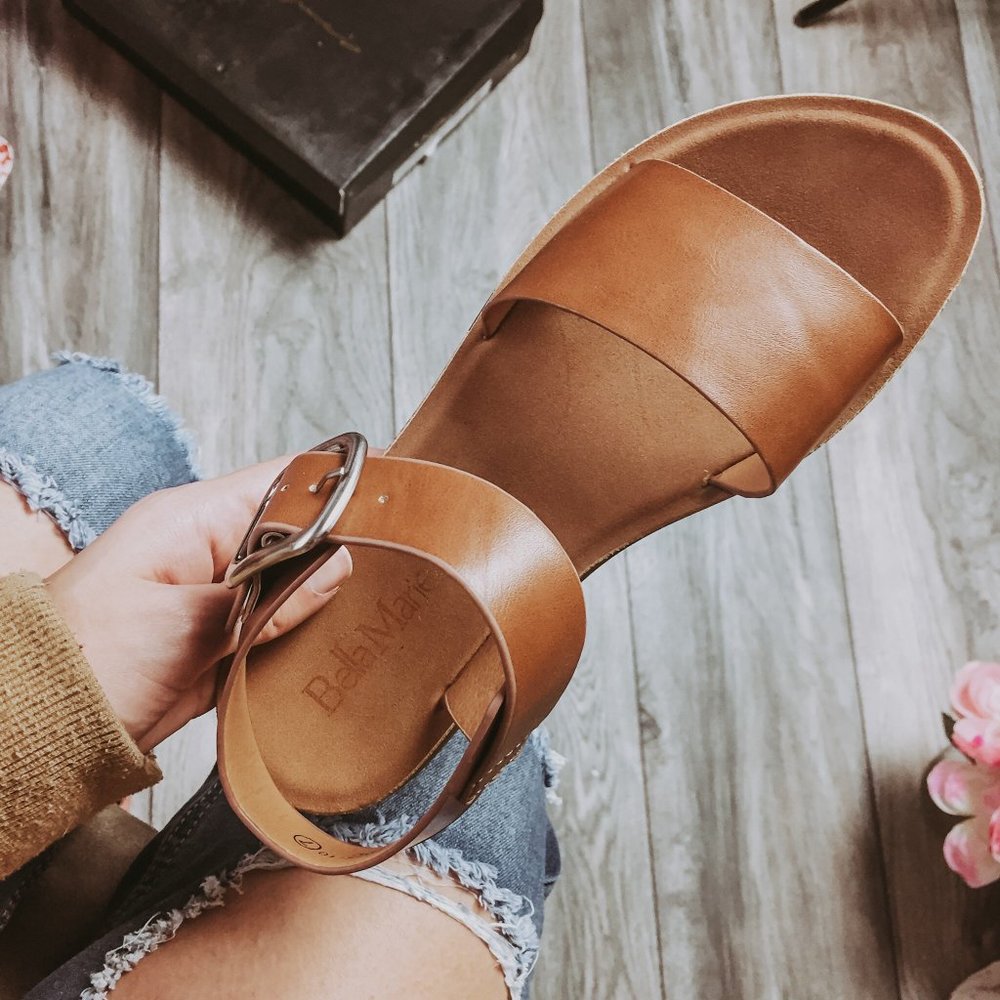 Classic flat sandal - Picture 2 of 2